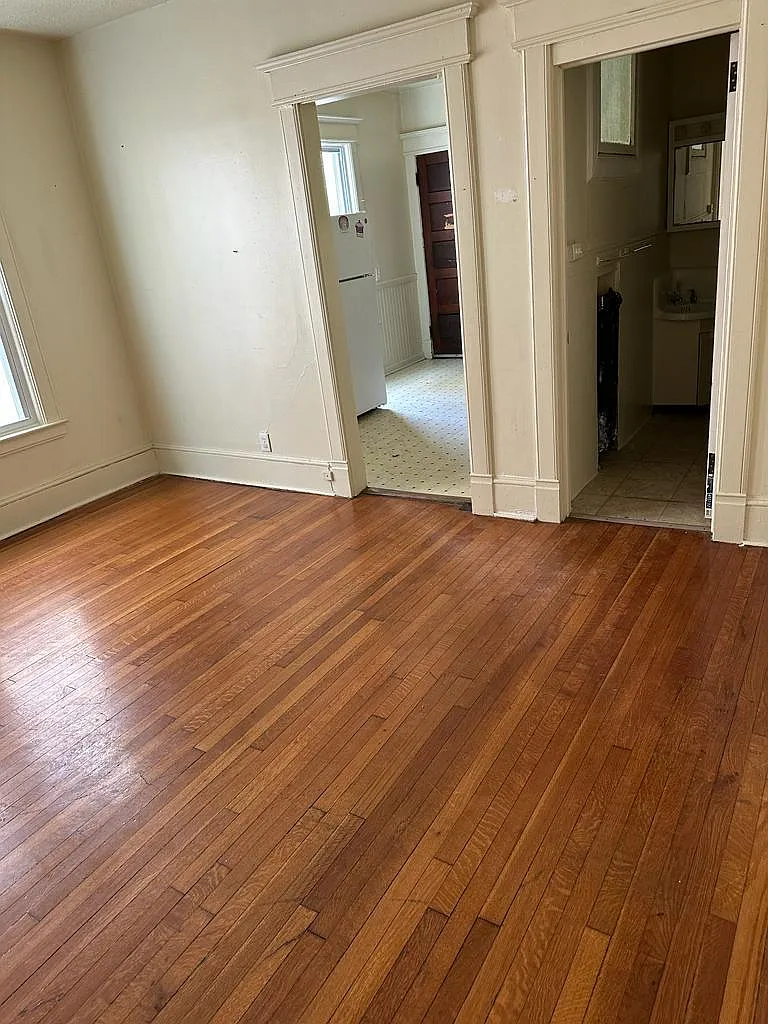 3 bed, 1100 sqft, $1,400 — Photo 3