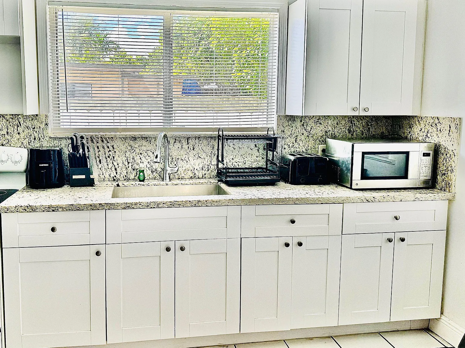 1 bed, 1.0 bath, 400 sqft, $2,049 — Photo 3
