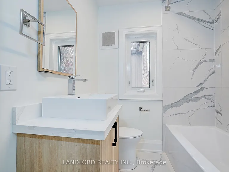 2520 Bloor St W #12 — Photo 36