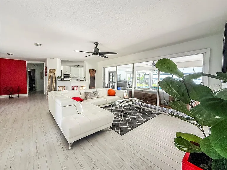 12830 Florida Ave — Photo 16