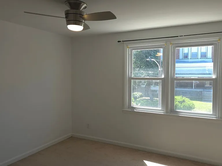356 Krams Ave — Photo 10
