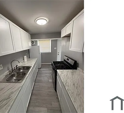 323 Shepley Dr — Photo 2
