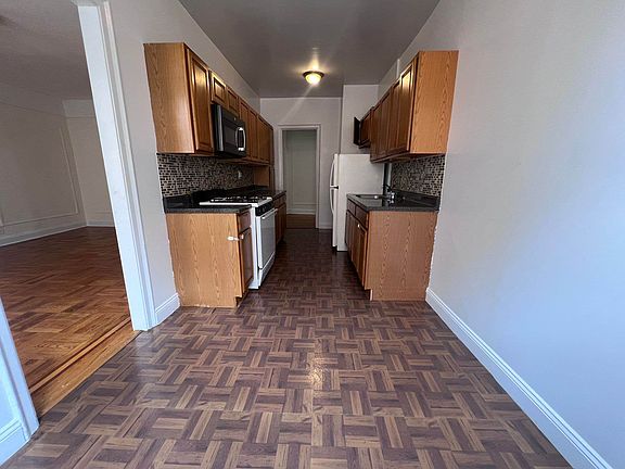 4th image of 2144 Bronx Park E #A31