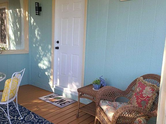 Screened in 2nd story deck