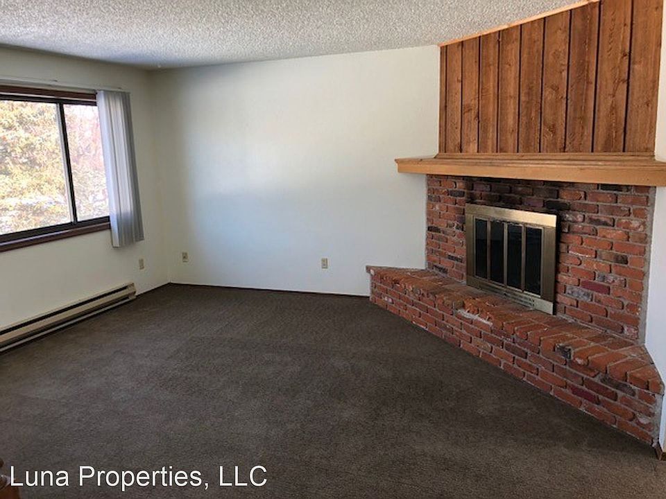 1st image of 302 Hoffman Dr