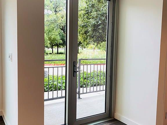 4th image of 3814 Eastside St #1001