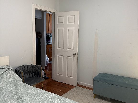 3rd image of 6615 Myrtle Ave #1
