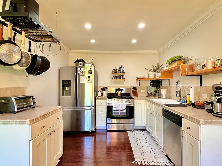 11730 Mayfield Ave #202B — Photo 16
