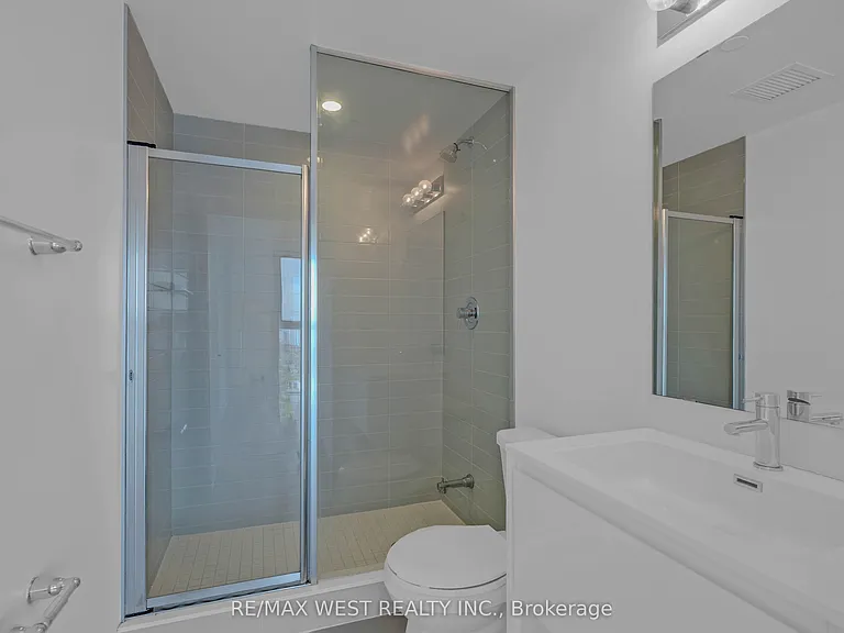 159 Wellesley St E #2006 — Photo 14