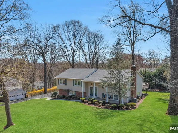 573 Dorchester Dr, River Vale, NJ 07675