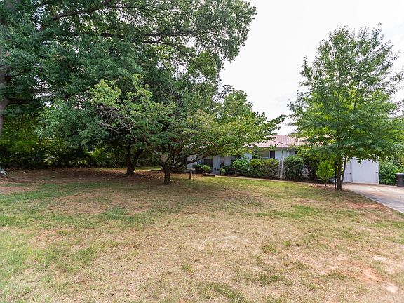 2nd image of 414 Winfrey Dr