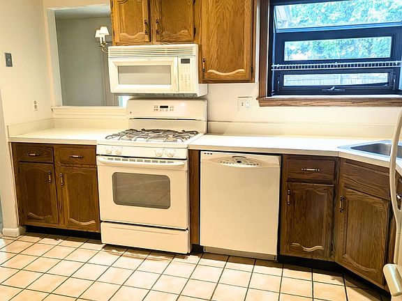 4th image of 120 Park Gate Dr