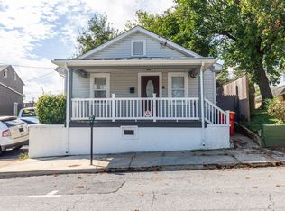 110 N Lawrence St, Charles Town, WV 25414