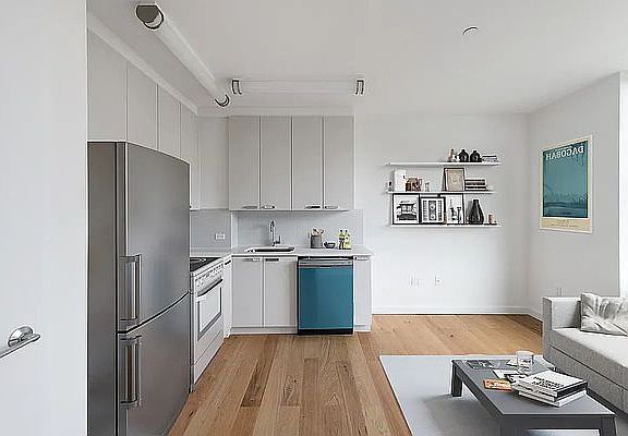 3rd image of 2338 2nd Ave #C