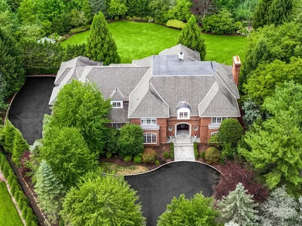14 Grasmere Ct, Livingston Twp., NJ 07039