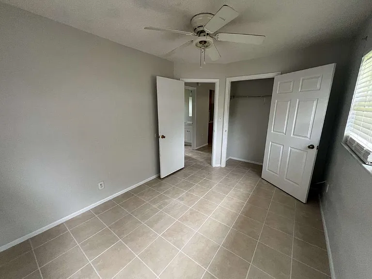 1641 Linwood Ave — Photo 4