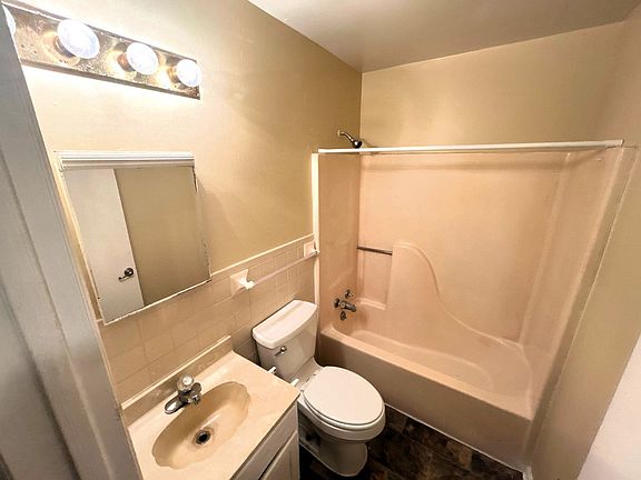 5th image of 1037 W Walthal Cir