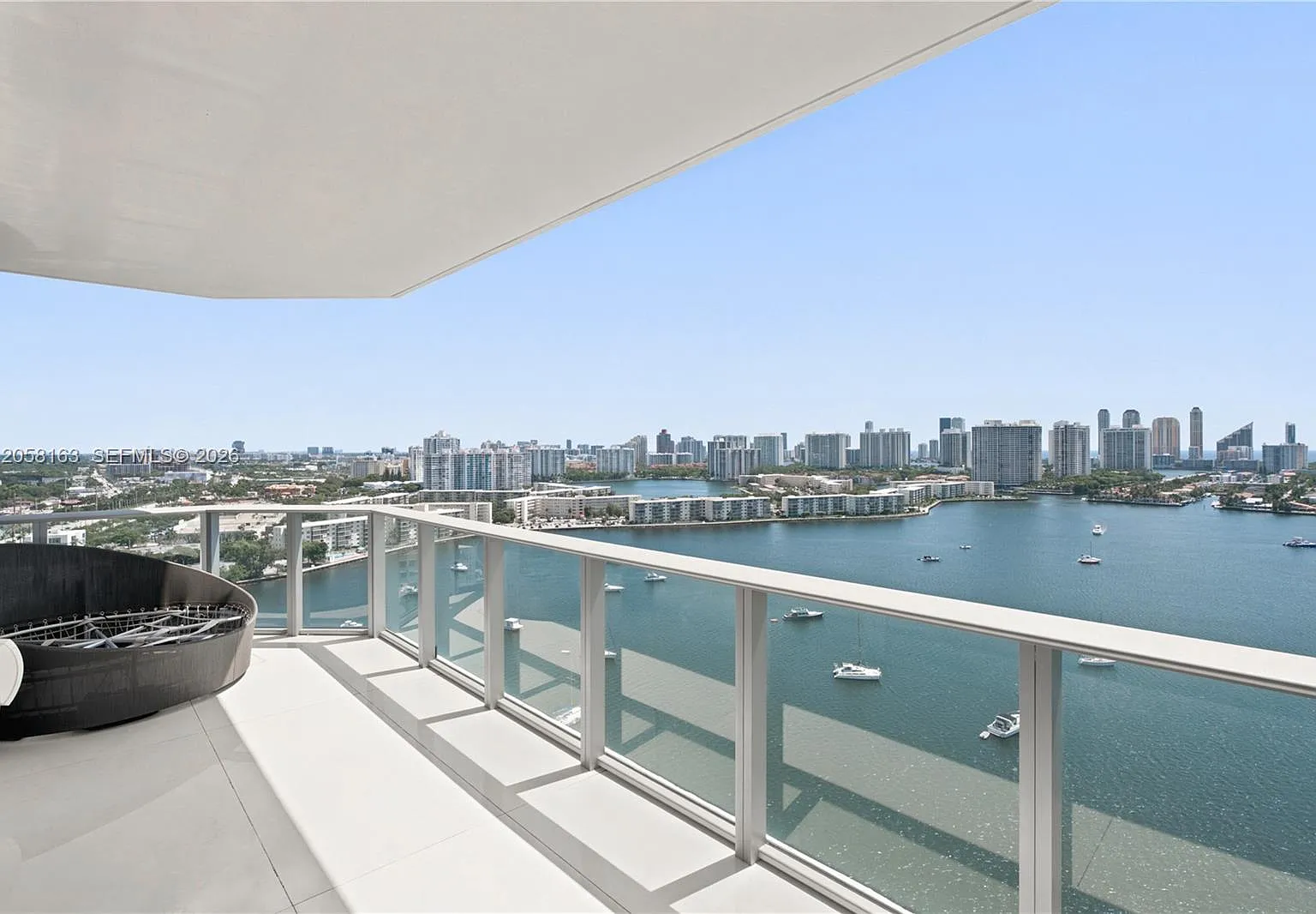 Marina Palms Residences N — Photo 3