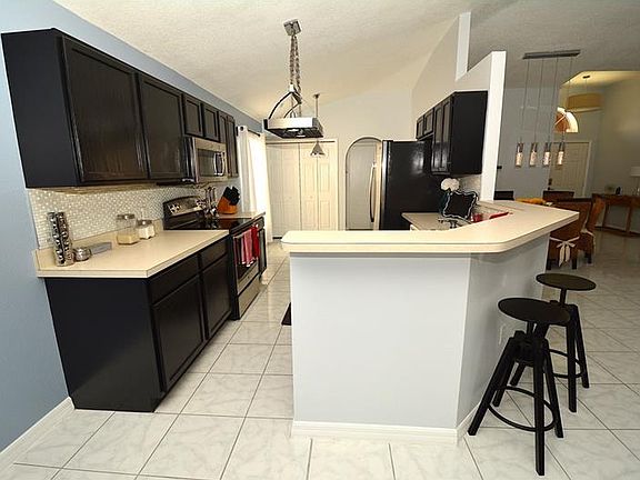 3rd image of 10863 Laxton St