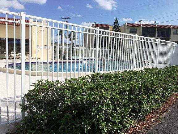 5th image of 2051 Oleander Blvd #10