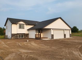 11952 Mayview Curv, Lindstrom, MN 55045