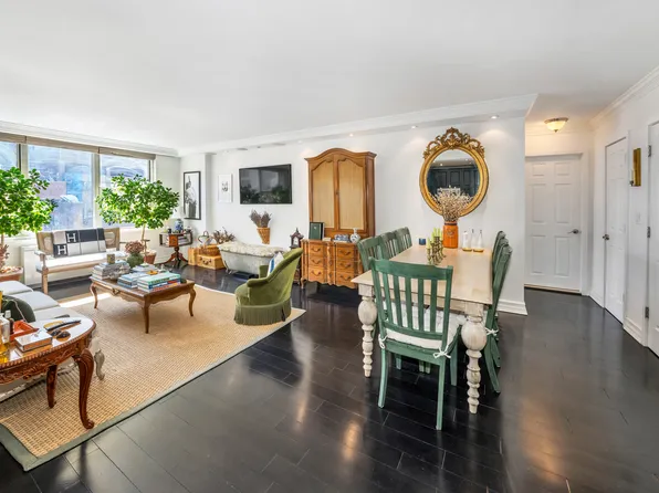 207 East 74th Street 7F image 2 of 8