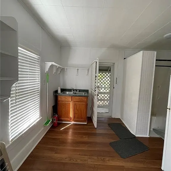 715 1/2 W Richard Ave — Photo 5