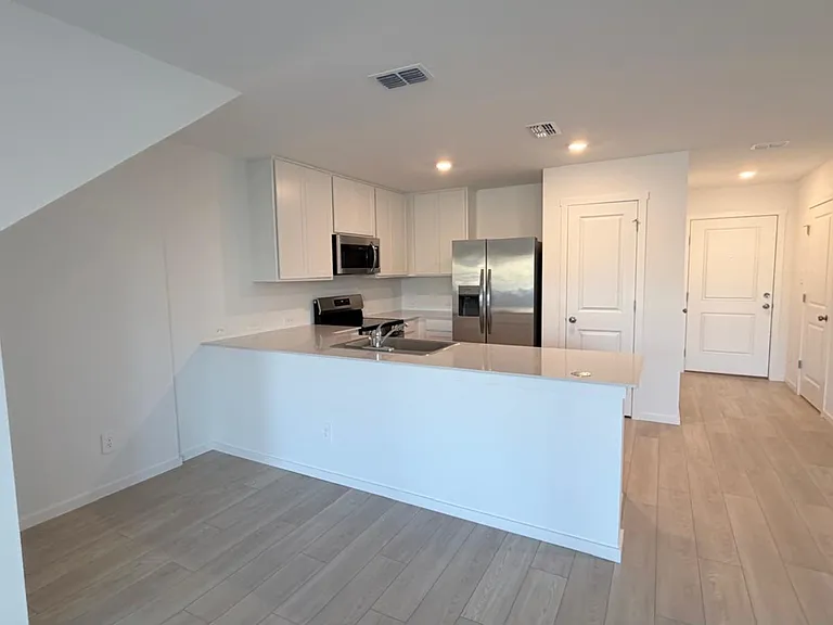 880 Lynx St — Photo 23