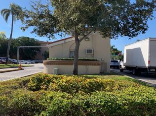 6237 NW 171st St, Hialeah, FL 33015