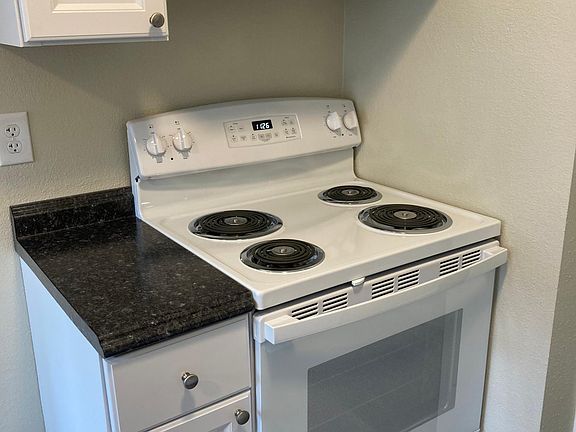 5th image of 217 SE Claremont St #B