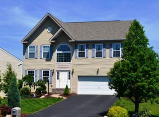 105 Summit Cir, Houston, PA 15342