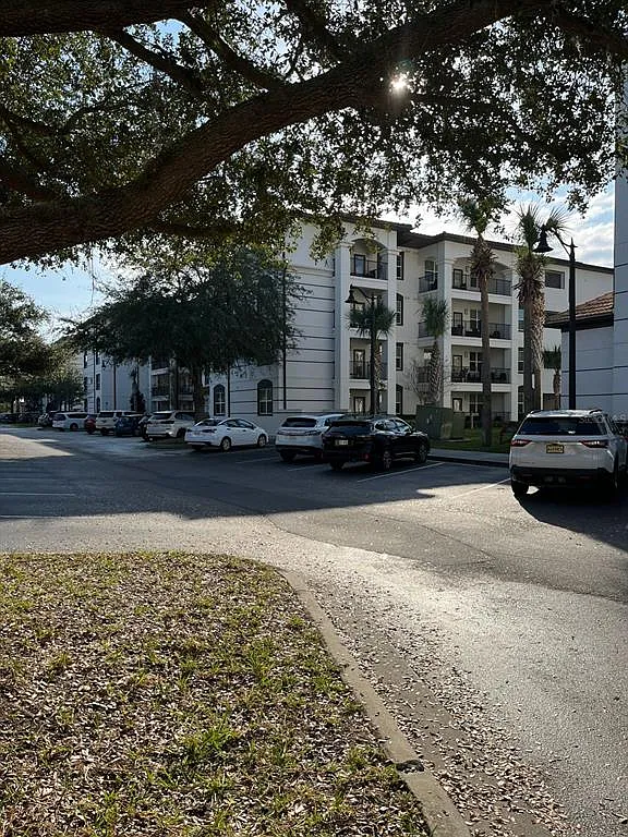 3 bed, 2.0 bath, 1247 sqft, $2,300 — Photo 3