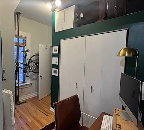 3rd image of 859 N Wolcott Ave APT 3R