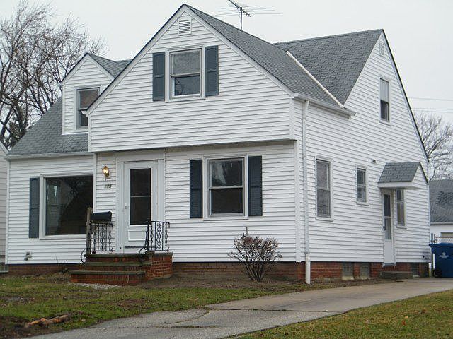 1st image of 175 E 294th St