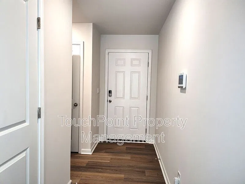 4 bed, 2.5 bath, 1554 sqft, $1,900 — Photo 2