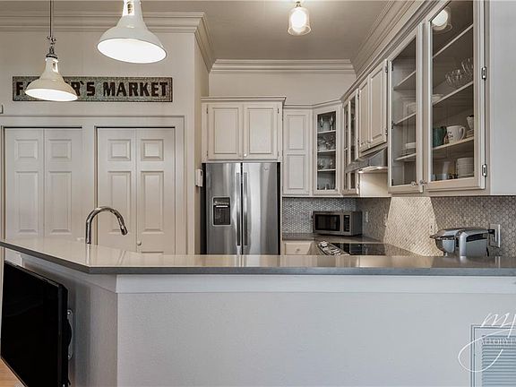 4th image of 340 N Campbell Ave APT 14