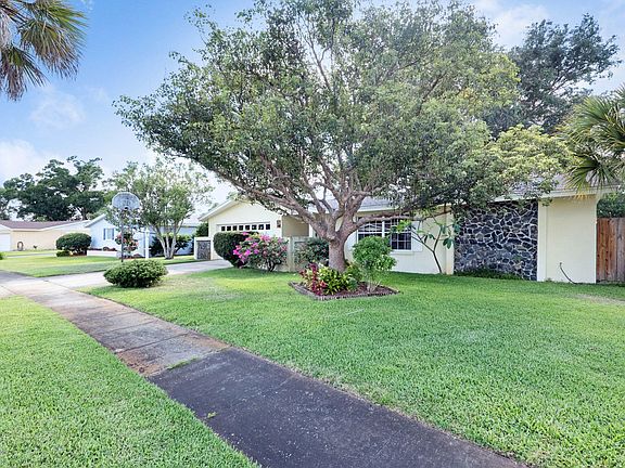 4th image of 2590 Hutchison Pl