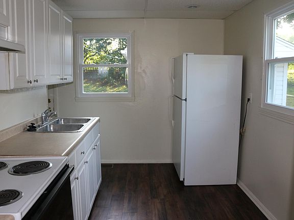 3rd image of 238 E Circle Dr
