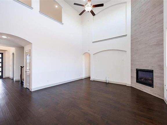 4th image of 2704 Chablis Dr