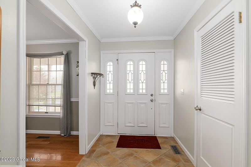 4th image of 162 Pleasantview Drive