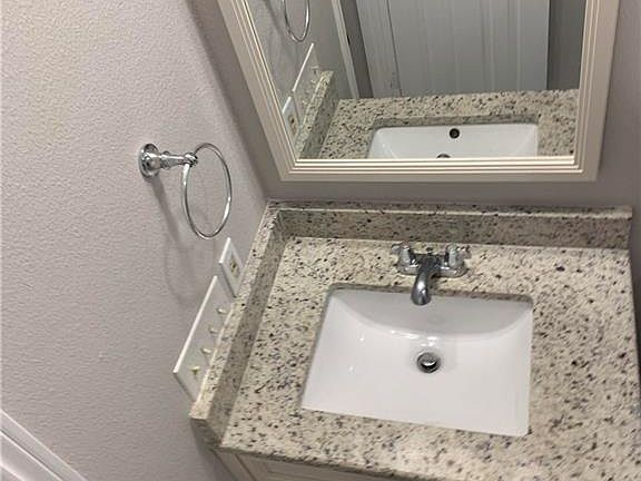 5th image of 915 W 22nd St #1/2-302