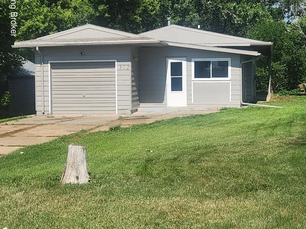 312 4th St S, Glen Ullin, ND 58631