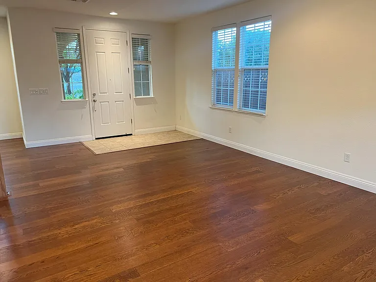 906 Bullion Ln — Photo 8