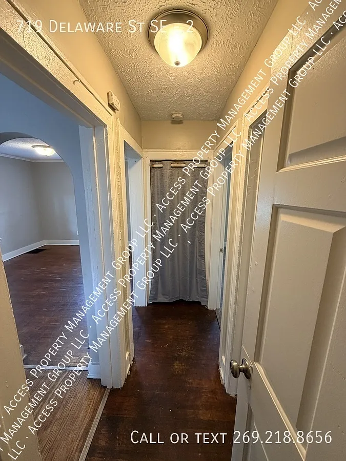 SE Side Larger Two Bedroom Upper Unit — Photo 4