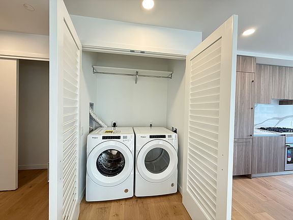 3rd image of 10232 NE 10th St #909