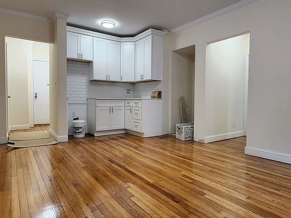 4th image of 83-64 Talbot St #4E