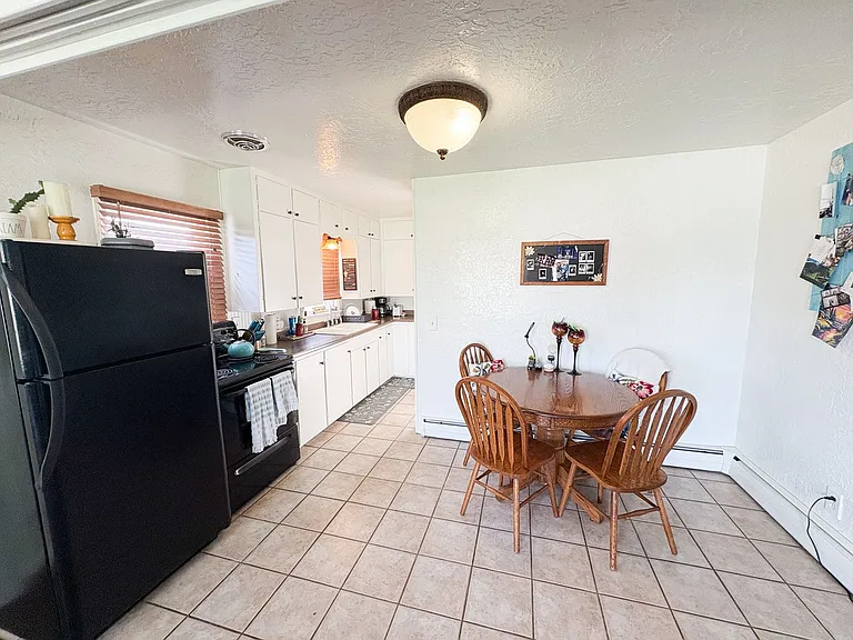 1628 Alderson Ave — Photo 10