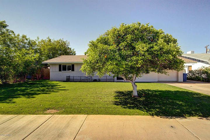 1st image of 215 E Balboa Dr