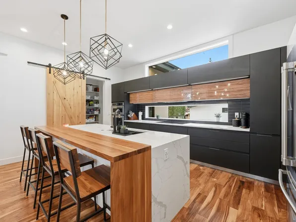 44B Valleyview Cres NW, Edmonton, AB T5R 5S5