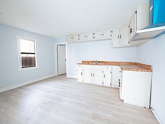 4th image of 3605 Avenue F